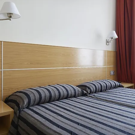 木斯卡广场酒店 招待所 *