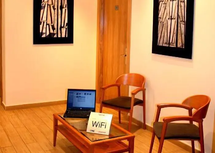 Musika Plaza Pensión *