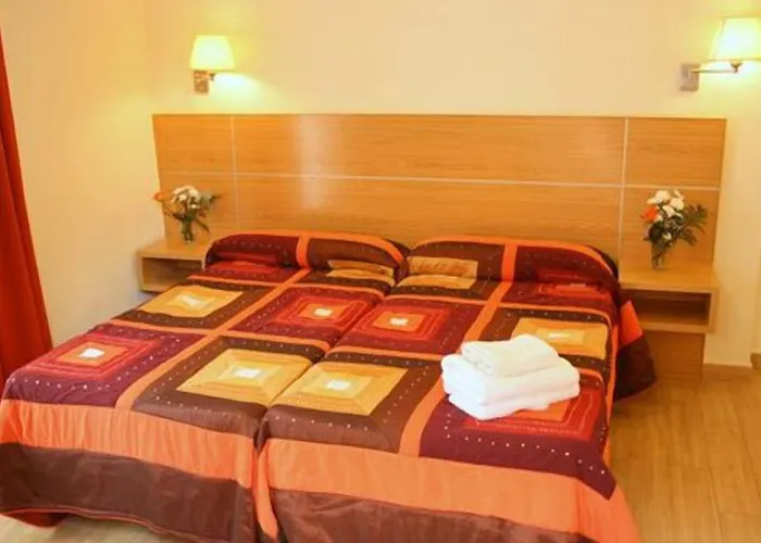 Musika Plaza Pensión *